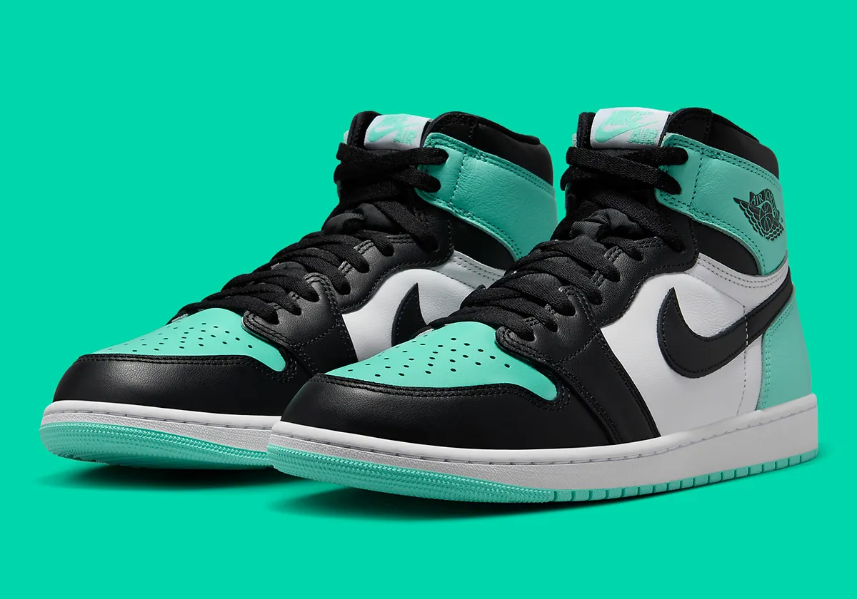 Official Images Of The Air Jordan 1 Retro High OG “Green Glow”