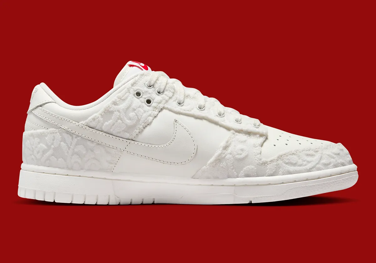 nike-dunk-low-you-deserve-flowers-valentines-day-4